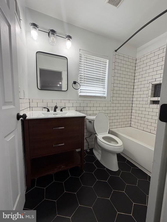 Building Photo - 6609 Patterson St