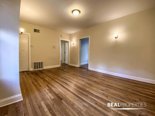 Primary Photo - 1 bedroom in CHICAGO IL 60613