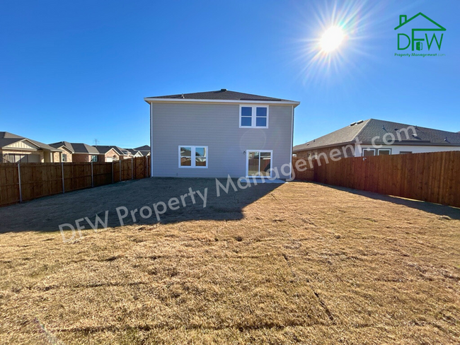 Building Photo - Spacious 5-Bedroom Home with Modern Upgrad...