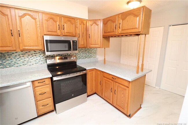 Building Photo - 7283 Sandy Creek Dr