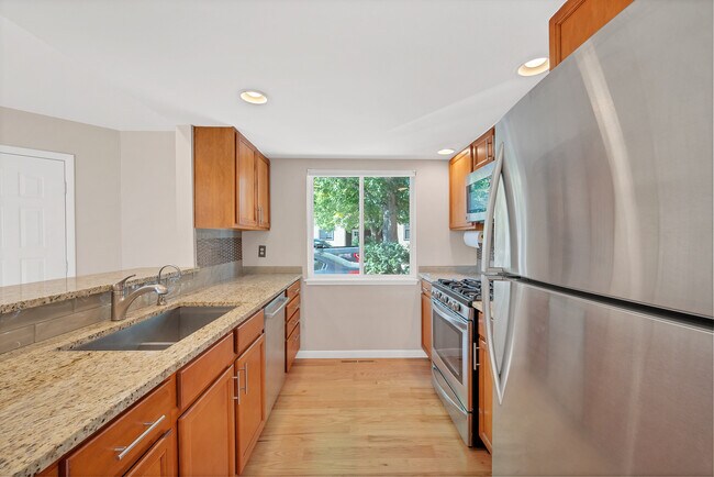 Building Photo - 2960 Shady Holw W