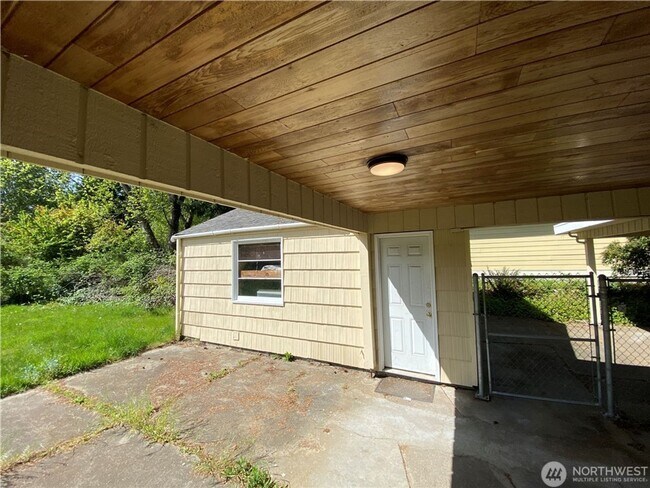 Building Photo - 2bd/1ba Seatac Home