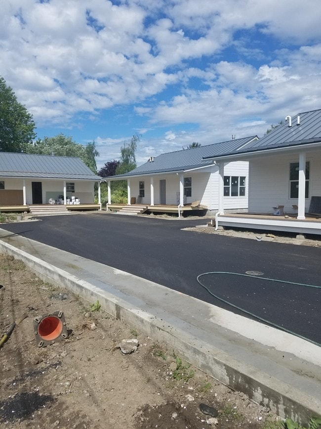 Primary Photo - 1182 Spear Ave