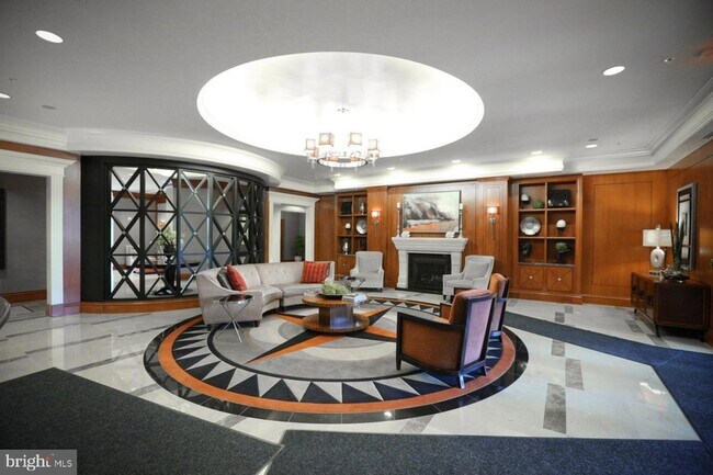 Building Photo - 8220 Crestwood Heights Dr