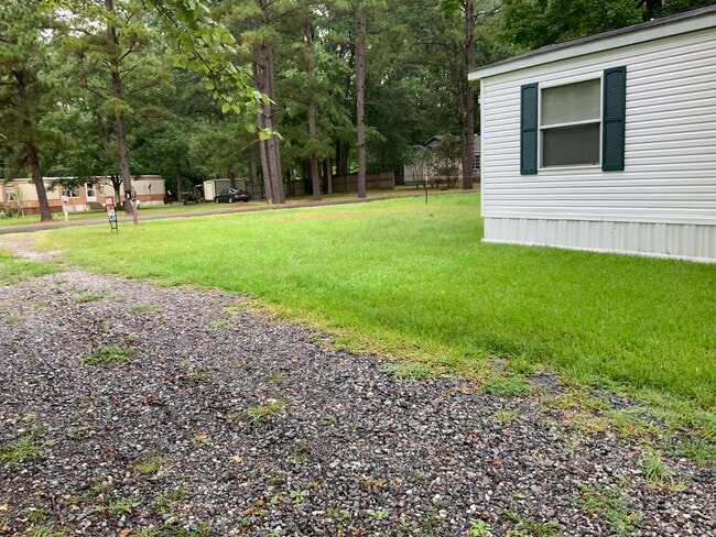 Building Photo - $250 OFF FIRST MONTH'S RENT - Country living!
