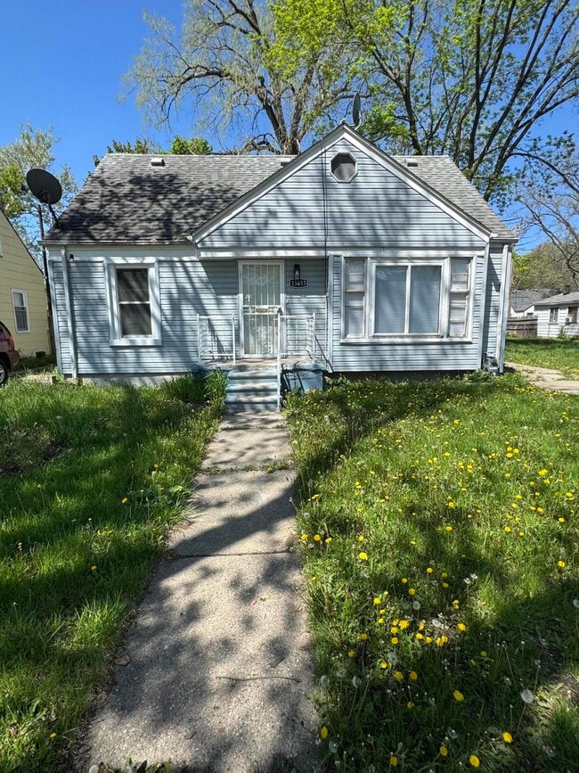 Primary Photo - 15453 Fielding St