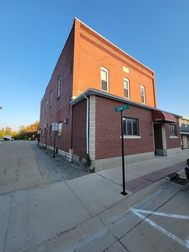 Building Photo - Springville