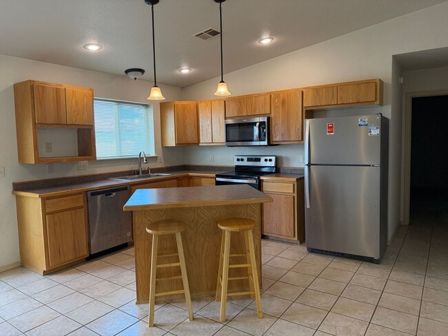 Building Photo - Beautiful Home Close to Holloman AFB