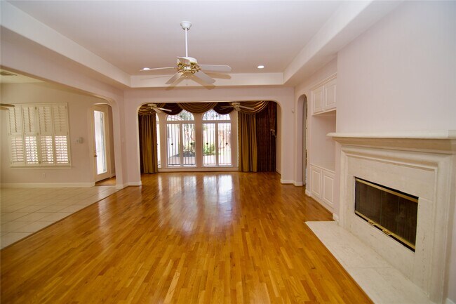Building Photo - 3015 Bonnebridge Way Blvd