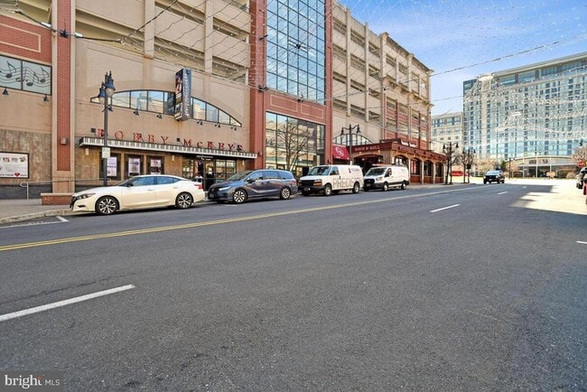 Building Photo - 157 Fleet St