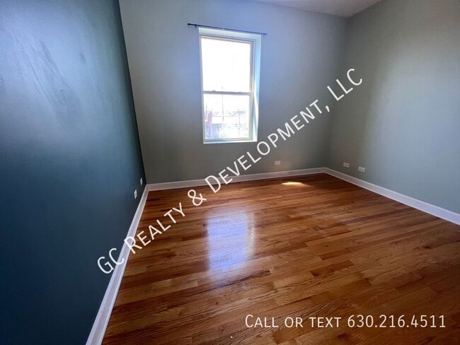 Building Photo - 1671 W Farwell Ave
