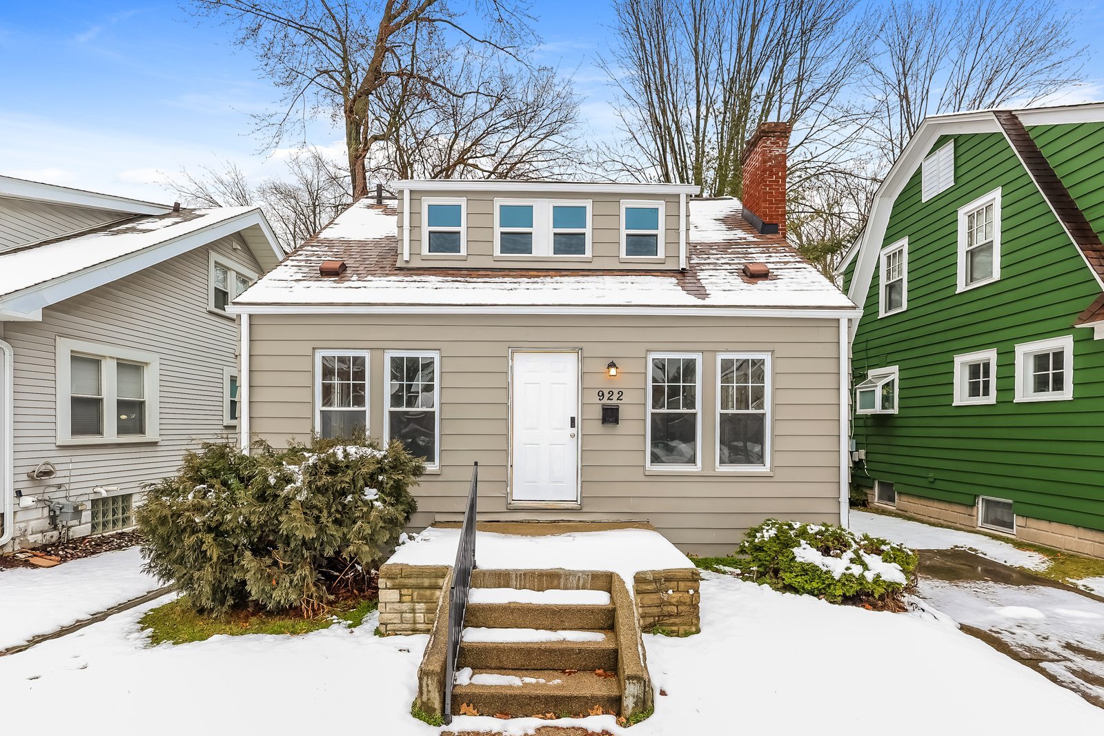 Building Photo - 922 Edgewood Dr