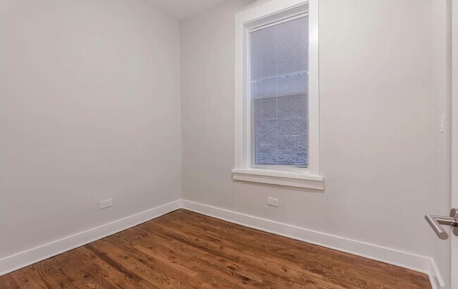 Building Photo - 1420 N Talman Ave