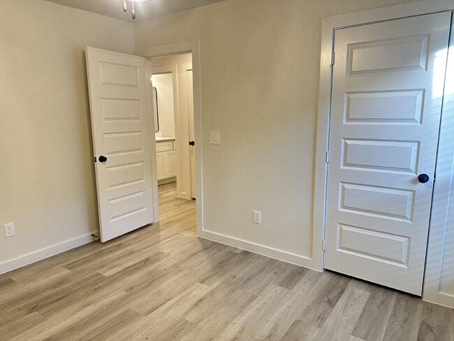 Building Photo - 2013 Cottonwood Ave