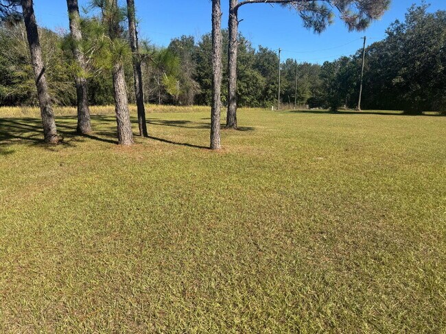 Building Photo - Discover peaceful country living