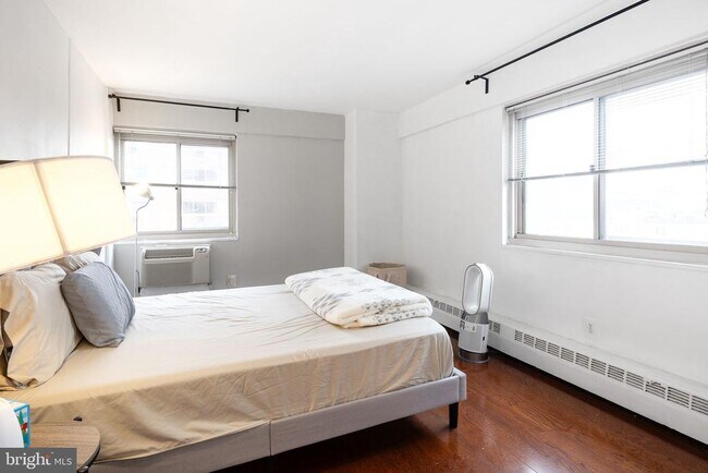 Building Photo - 2101 Chestnut St