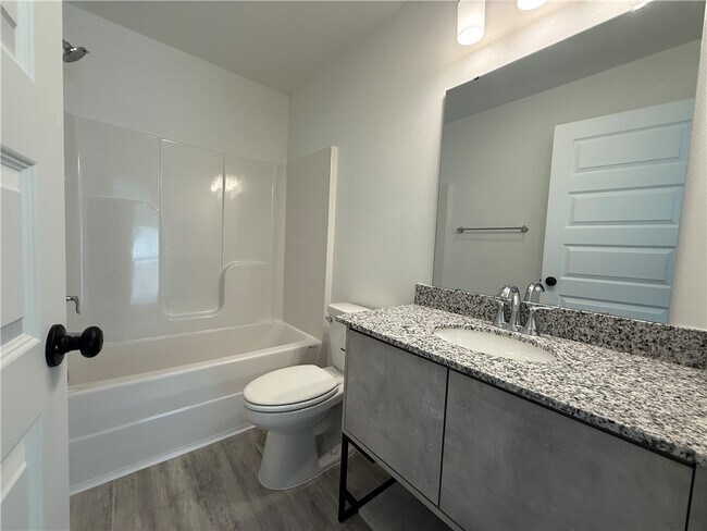 Building Photo - 831 States Ave