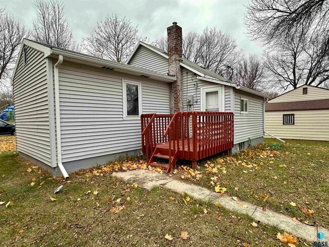 Building Photo - 820 N Cedar St