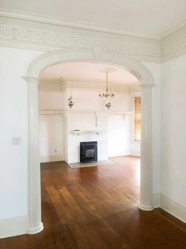 Building Photo - Historic North Slope Charm with Sweeping Sound Views — 4BR/1.5BA
