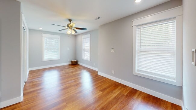 Building Photo - 316 S 17th St