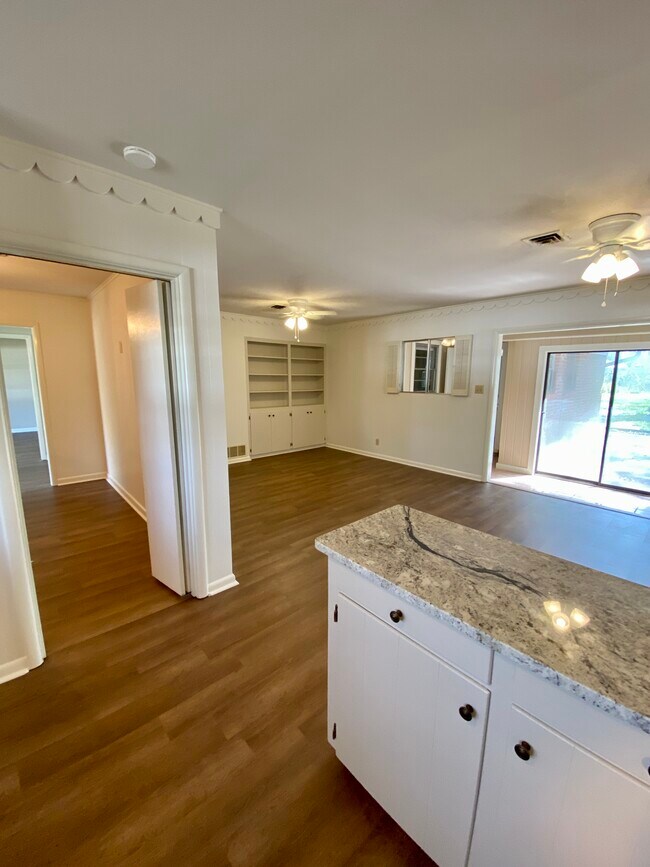 Building Photo - 455 Sandefur Dr