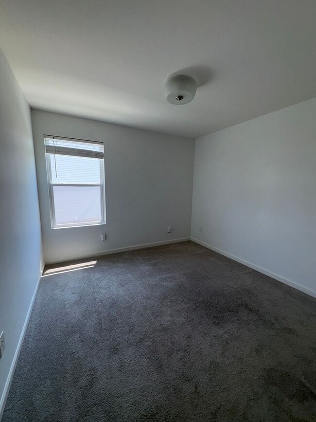 Building Photo - 3BR/2.5BA Townshoue in Mallard Creek
