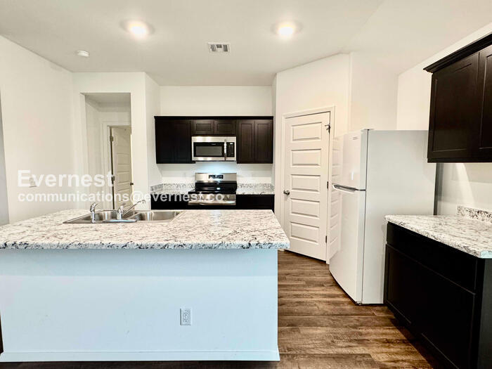 Building Photo - 707 N Dogwood Ave