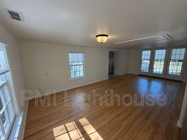 Building Photo - 15 Amys Ct