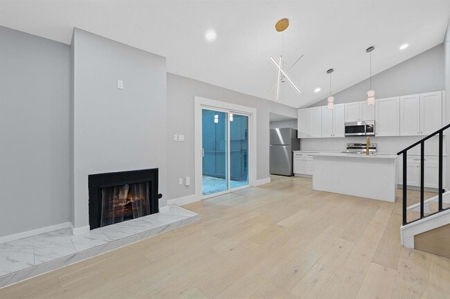 Building Photo - 1508 Rockdale Cir