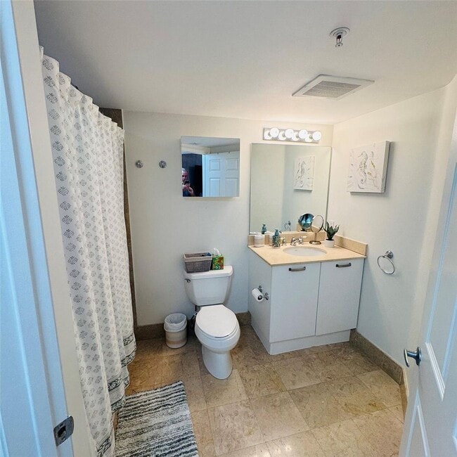 Building Photo - 2011 N Ocean Blvd