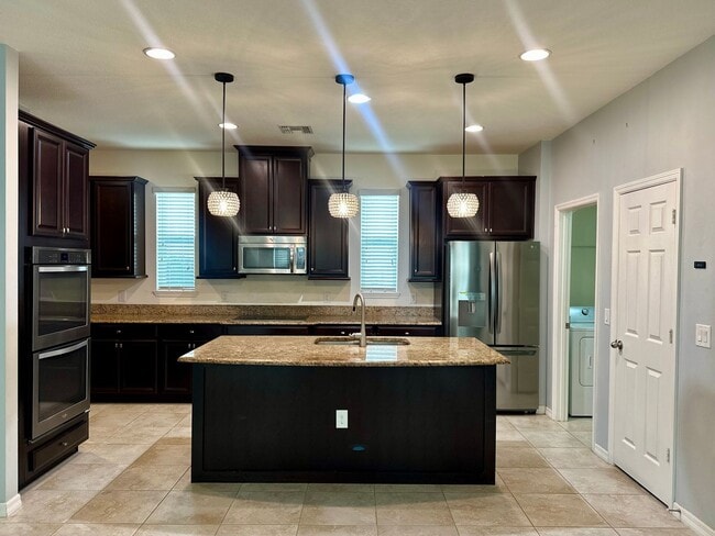 Building Photo - Gorgeous 3br/2.5 Winter Garden Home in Orc...