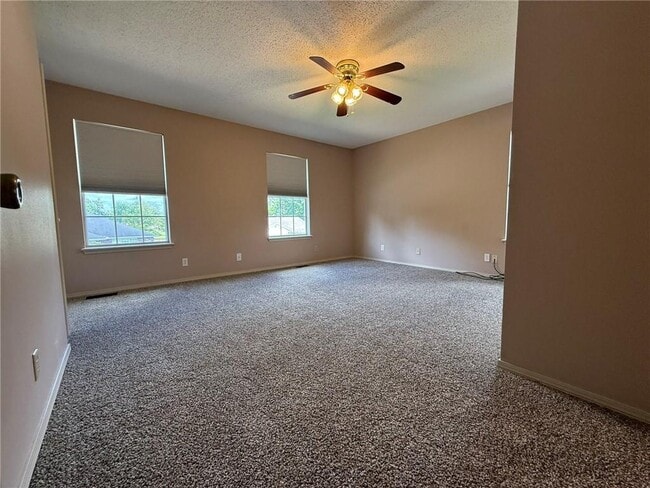 Building Photo - 1404 Camellia Dr