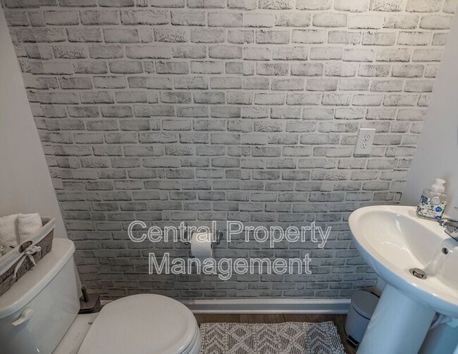 Building Photo - 225 Coldwater Creek Ct