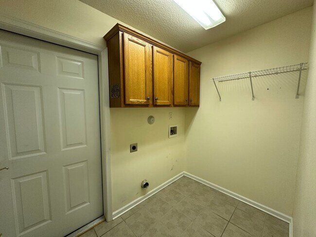 Building Photo - Call Amanda Tate at (757)289-6810 for more information
