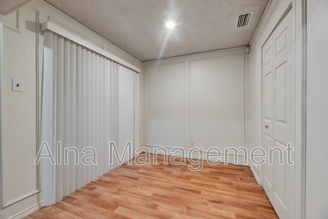 Building Photo - 729 Worcester Ln