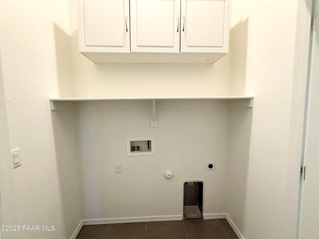 Building Photo - 5234 N Elliot Ave