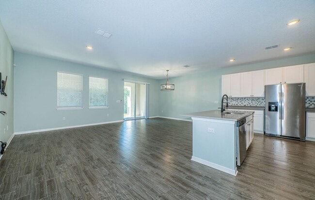 Building Photo - Large 3/3/2 Townhome Carrollwood