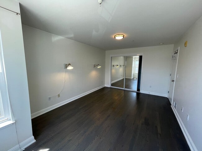 Building Photo - Outer Sunset 2BR Condo Across from Golden Gate Park | Bright Living, In Unit Laundry, & Parking S...