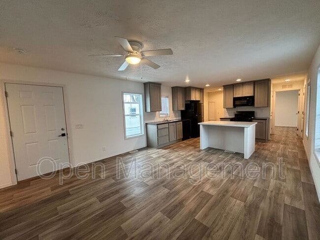 Building Photo - 700 S 12th St