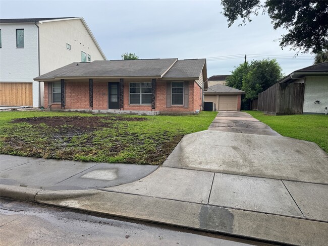 Building Photo - 4013 Newshire Dr