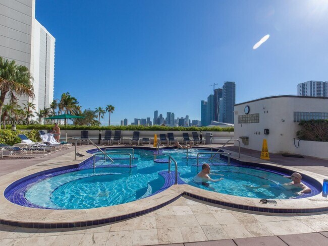 Building Photo - 1717 N Bayshore Dr