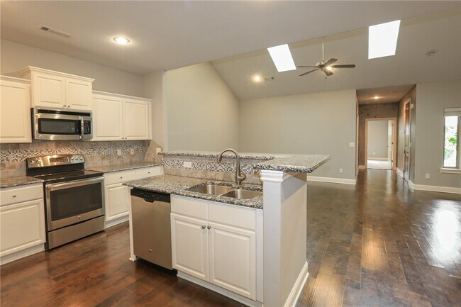 Building Photo - 2007 S Dixieland Rd