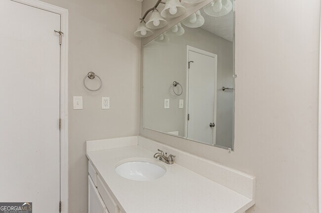 Building Photo - 10442 Tara Beach Cir