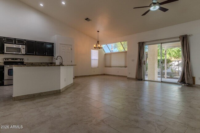 Building Photo - 3125 E Cottonwood Ln