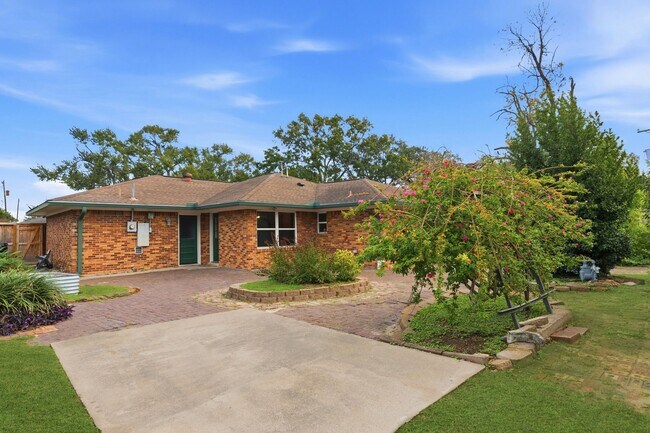 Building Photo - 1618 Willowby Dr