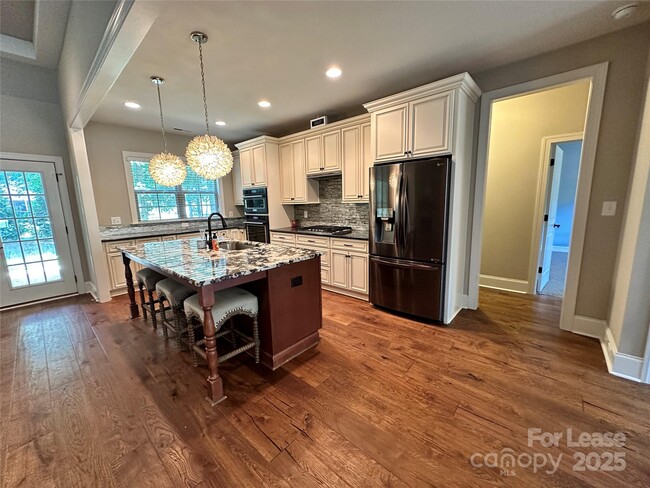 Building Photo - 8643 Amandine Way
