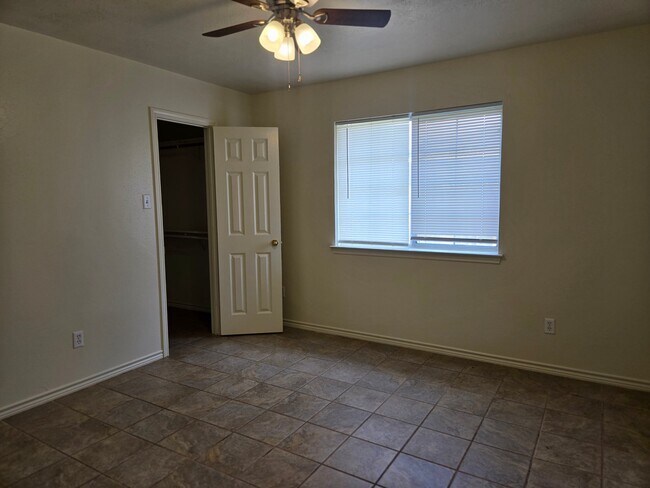 Building Photo - 1700 Dexter Dr S