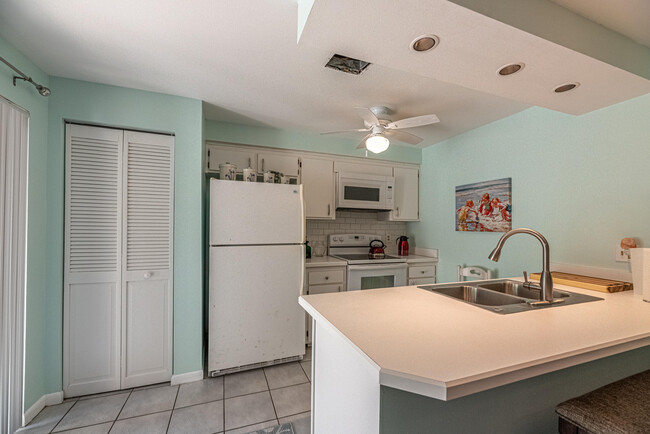 Building Photo - 3257 River Villa Way