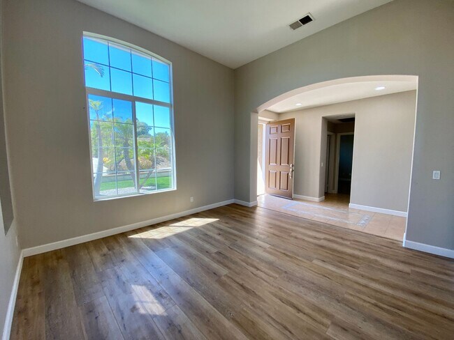 Building Photo - Executive 5 BR Home With Pool RV Parking H...