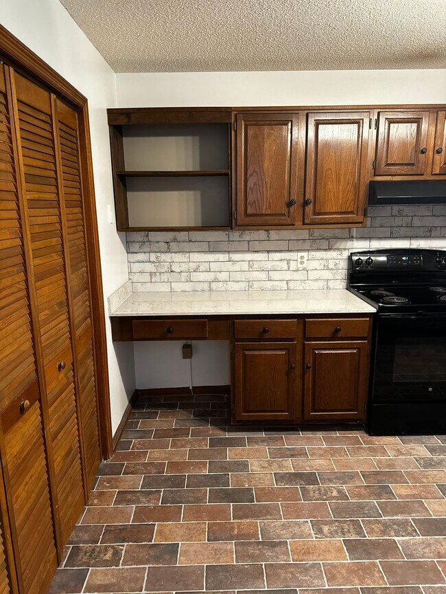 Building Photo - 1175 Pebble Dr